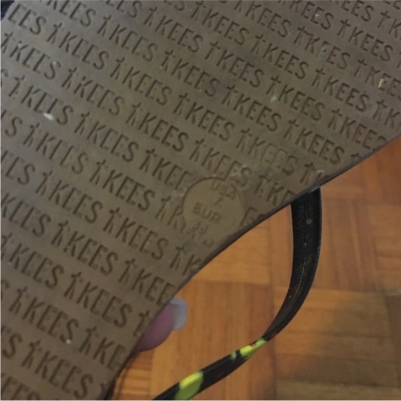BRAND NEW TKEES FLIP FLOPS - Picture 2 of 4